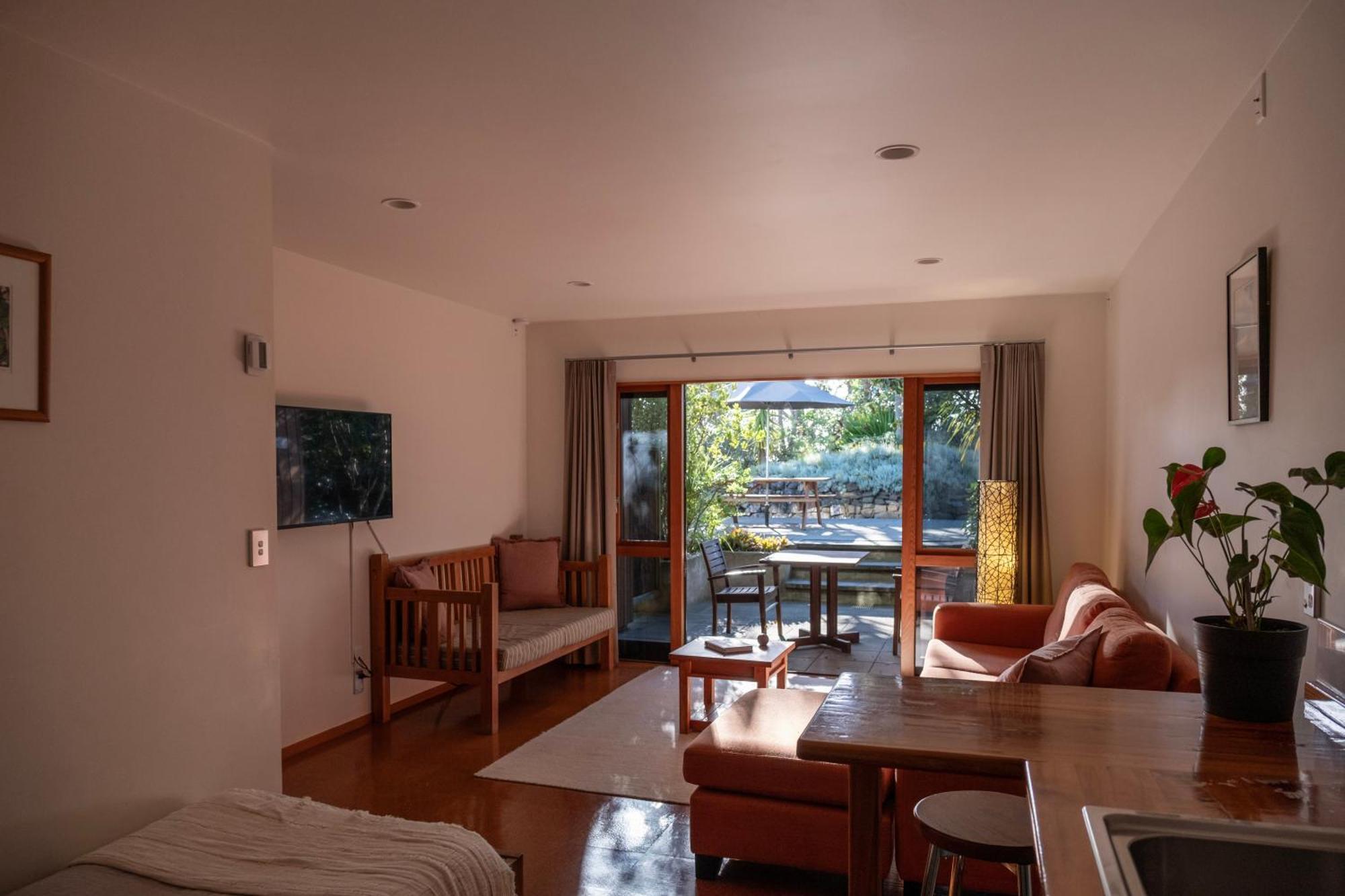 Bow Street Apartments & Cottage Raglan Extérieur photo
