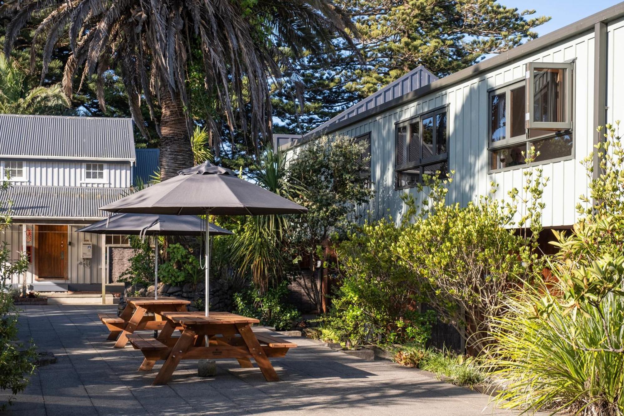 Bow Street Apartments & Cottage Raglan Extérieur photo