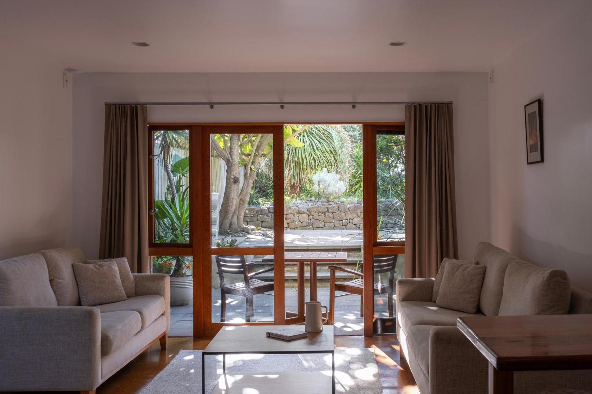 Bow Street Apartments & Cottage Raglan Extérieur photo